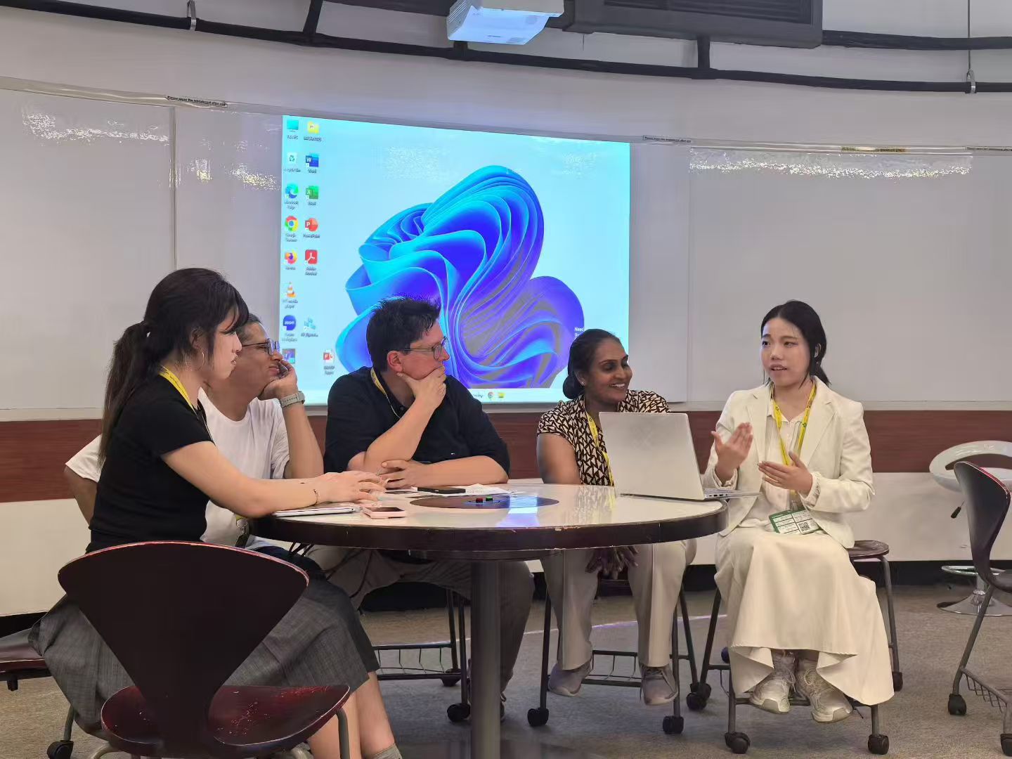 Zhen Liu discussing AI and religious communication research with conference participants